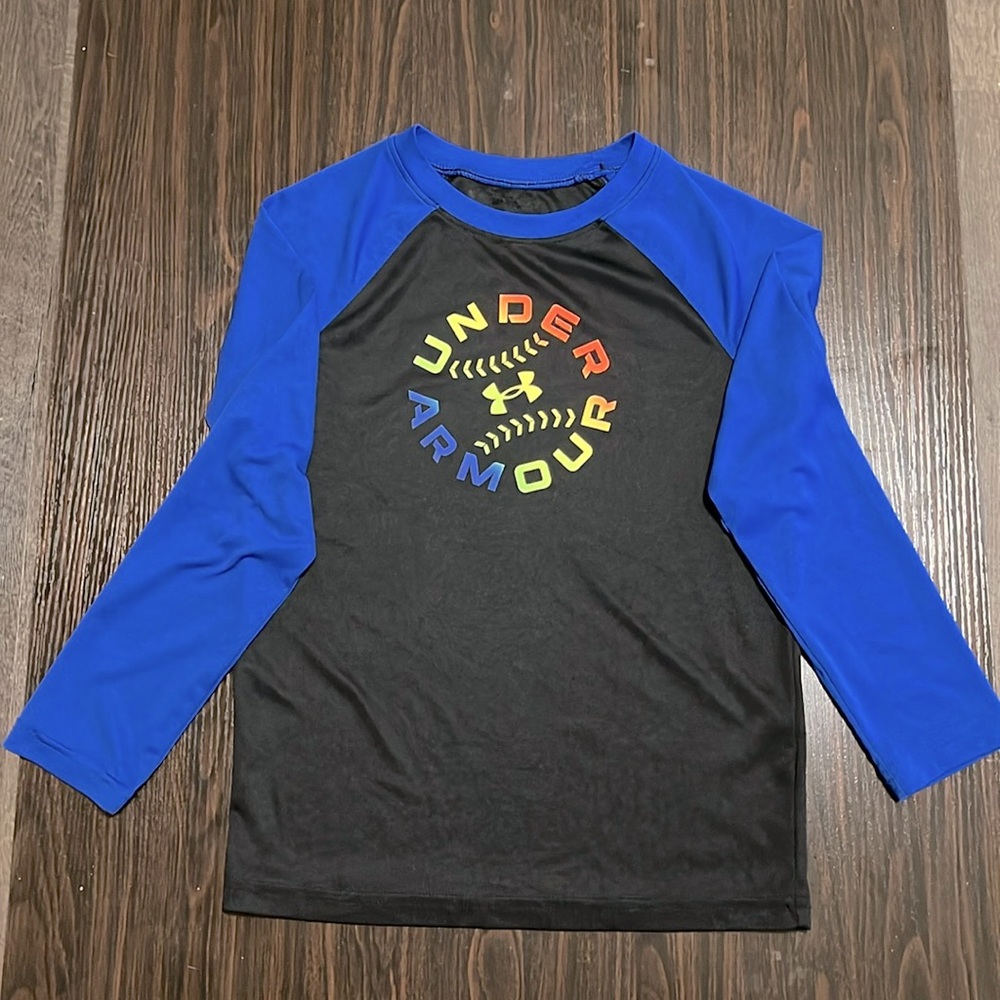 Boys Black and Blue L\S Under Armour Size 7 Tee Shirt